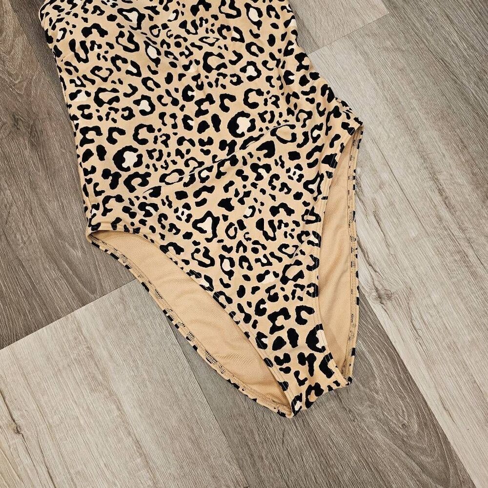 Hollister XS Leopard Print Ome piece Swimsuit Square neckline - Picture 2 of 5